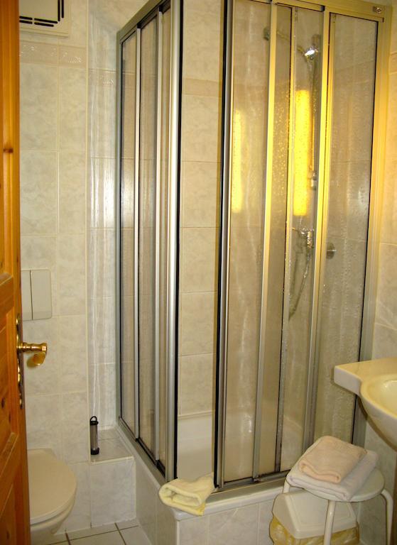 Landhotel Goldener Becher Limbach-Oberfrohna Quarto foto