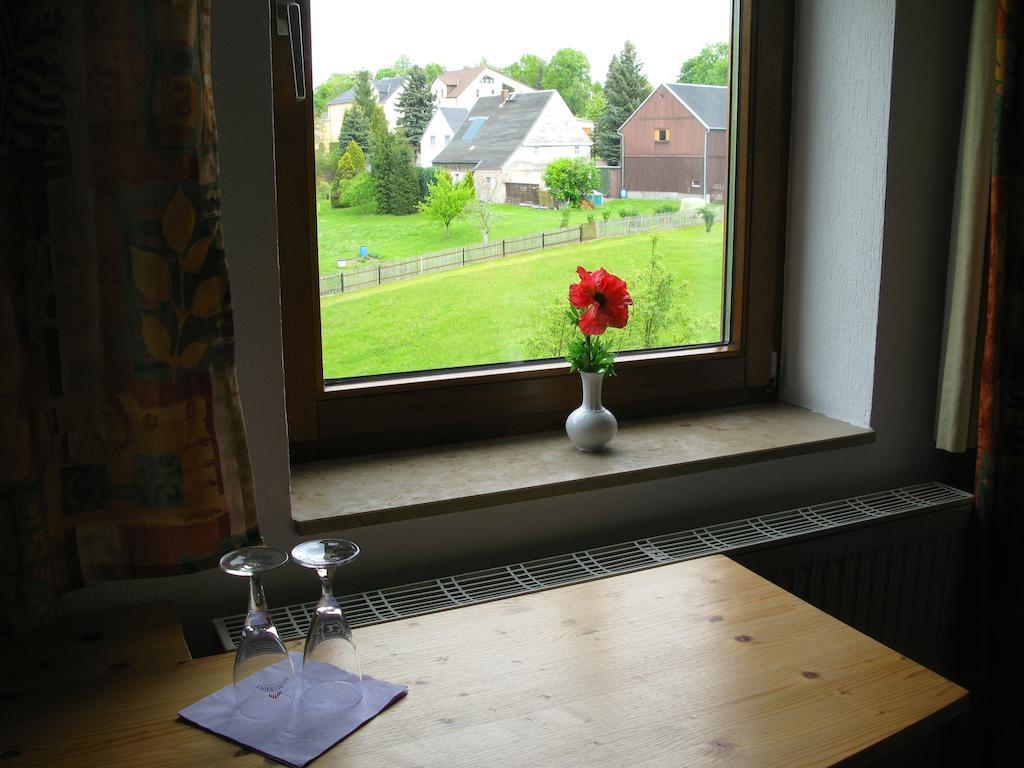 Landhotel Goldener Becher Limbach-Oberfrohna Quarto foto